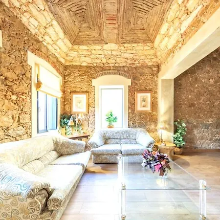 Holiday home Spacious House With Sea View In Quelfes, Shared Pool Quelfes