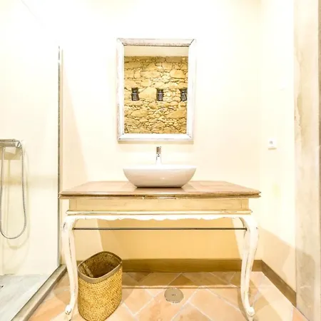 Spacious House With Sea View In Quelfes, Shared Pool Quelfes