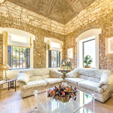 Spacious House With Sea View In Quelfes, Shared Pool Holiday home