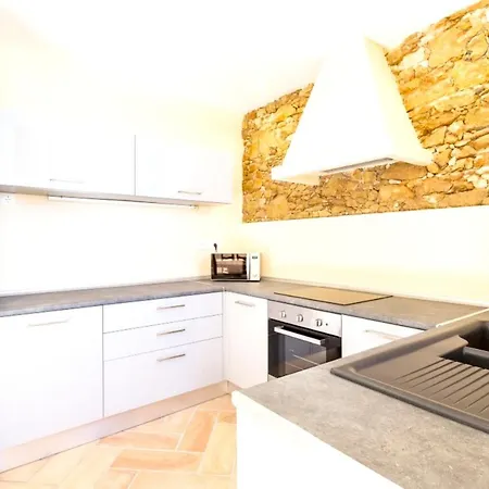 Spacious House With Sea View In Quelfes, Shared Pool Holiday home Quelfes
