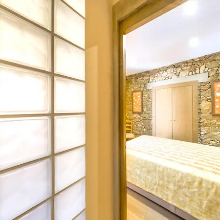 Spacious House With Sea View In Quelfes, Shared Pool Quelfes