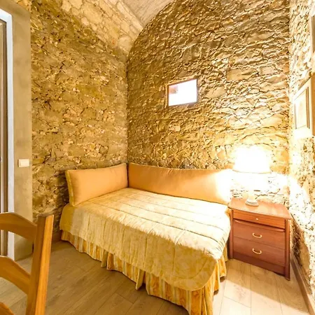 Holiday home Spacious House With Sea View In Quelfes, Shared Pool