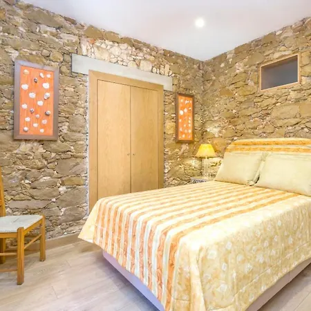 Spacious House With Sea View In Quelfes, Shared Pool Holiday home Quelfes