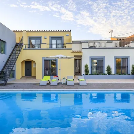 Spacious House With Sea View In Quelfes, Shared Pool Holiday home *
