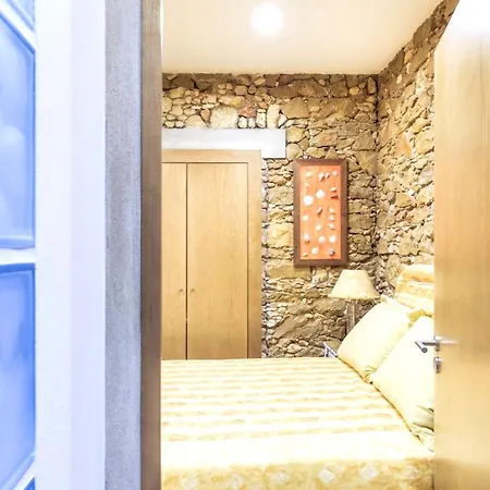 Spacious House With Sea View In Quelfes, Shared Pool *