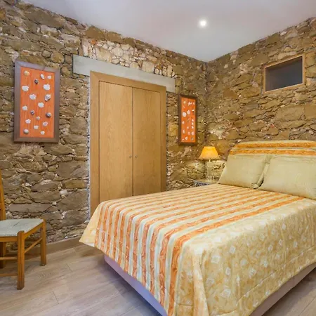 Spacious House With Sea View In Quelfes, Shared Pool Quelfes