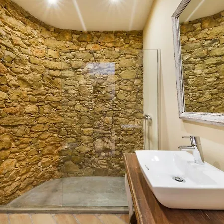 Spacious House With Sea View In Quelfes, Shared Pool *