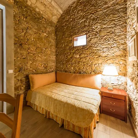 Spacious House With Sea View In Quelfes, Shared Pool *