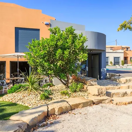 Spacious House With Sea View In Quelfes, Shared Pool * Quelfes