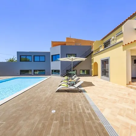 Spacious House With Sea View In Quelfes, Shared Pool Holiday home *
