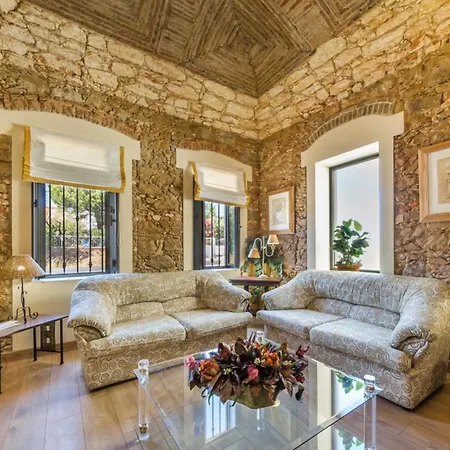 Spacious House With Sea View In Quelfes, Shared Pool Vakantiehuis Quelfes