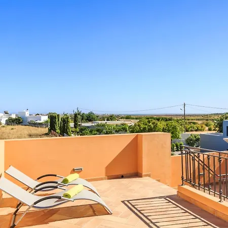 Spacious House With Sea View In Quelfes, Shared Pool