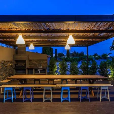 Spacious House With Sea View In Quelfes, Shared Pool Vakantiehuis Quelfes