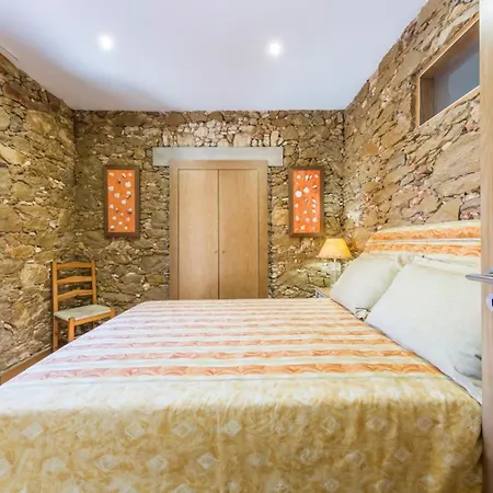 Vakantiehuis Spacious House With Sea View In Quelfes, Shared Pool Quelfes