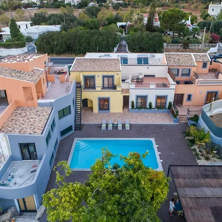 Spacious House With Sea View In Quelfes, Shared Pool *