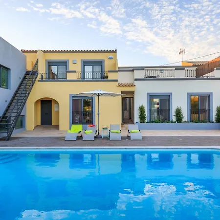 Spacious House With Sea View In Quelfes, Shared Pool Quelfes