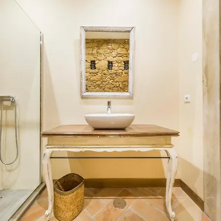 Spacious House With Sea View In Quelfes, Shared Pool Vakantiehuis
