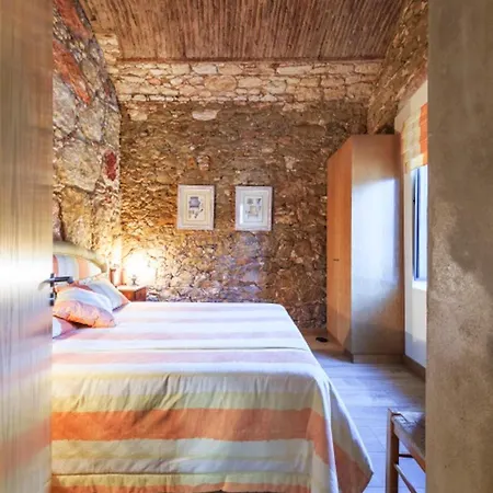Vakantiehuis Spacious House With Sea View In Quelfes, Shared Pool Quelfes