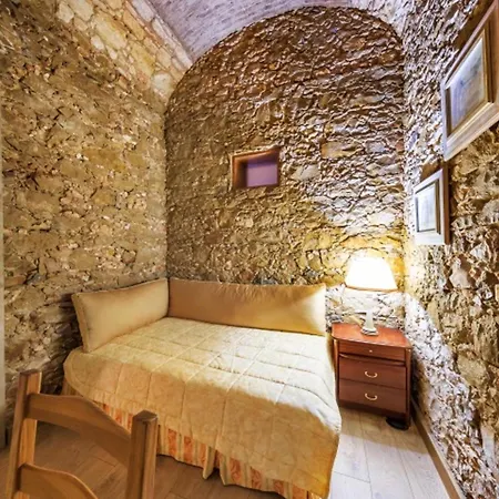 Spacious House With Sea View In Quelfes, Shared Pool * Quelfes