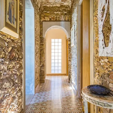 Spacious House With Sea View In Quelfes, Shared Pool