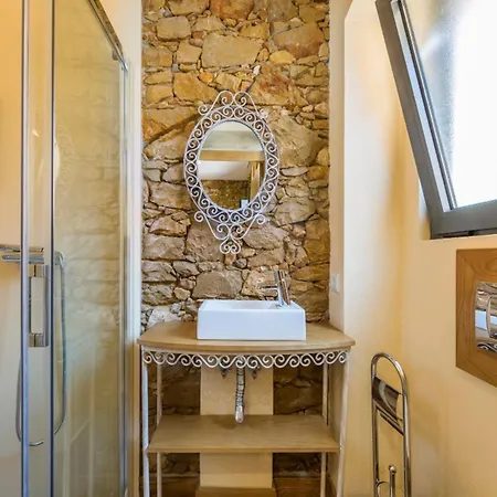 Spacious House With Sea View In Quelfes, Shared Pool Vakantiehuis *