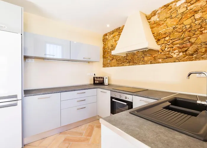 Spacious House With Sea View In Quelfes, Shared Pool 別荘