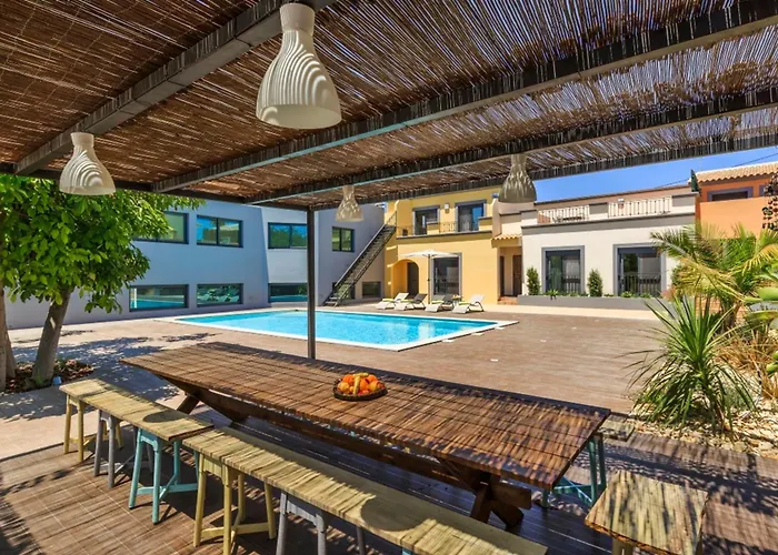 別荘 Spacious House With Sea View In Quelfes, Shared Pool Quelfes