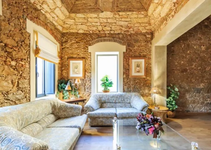 Spacious House With Sea View In Quelfes, Shared Pool Quelfes