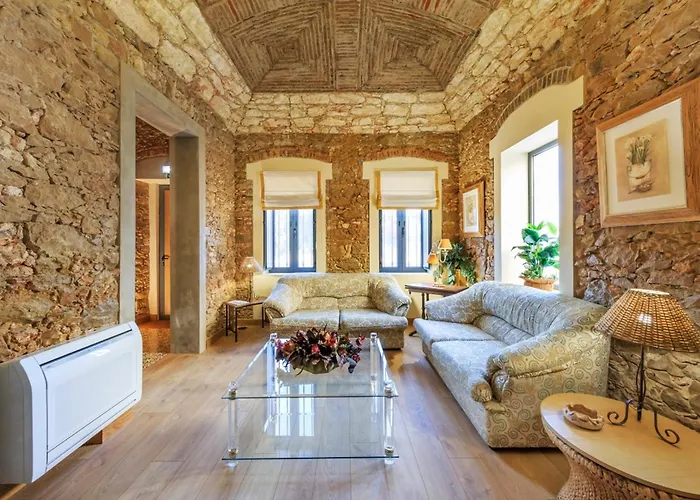 別荘 Spacious House With Sea View In Quelfes, Shared Pool *