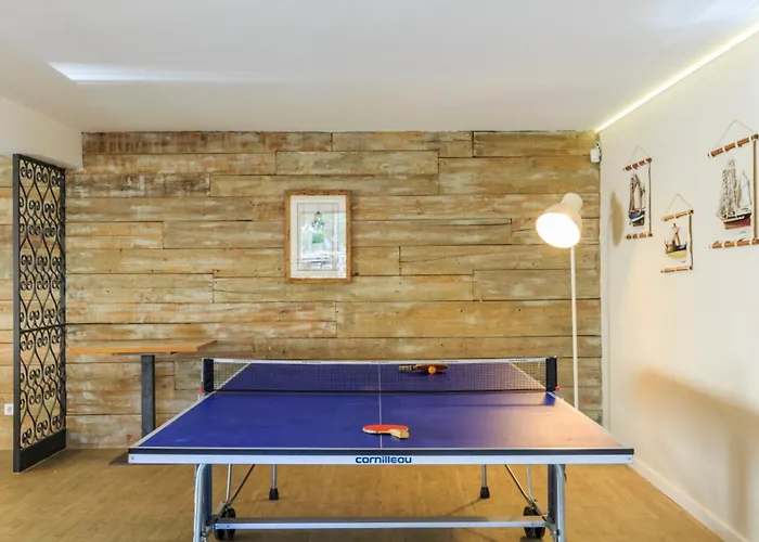 別荘 Spacious House With Sea View In Quelfes, Shared Pool