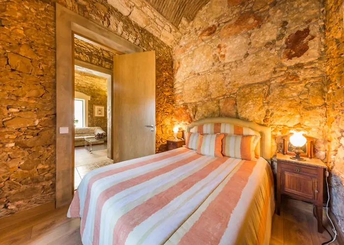 別荘 Spacious House With Sea View In Quelfes, Shared Pool *