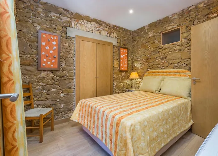 Spacious House With Sea View In Quelfes, Shared Pool Quelfes