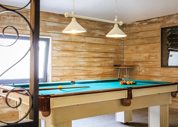 Spacious House With Sea View In Quelfes, Shared Pool 別荘