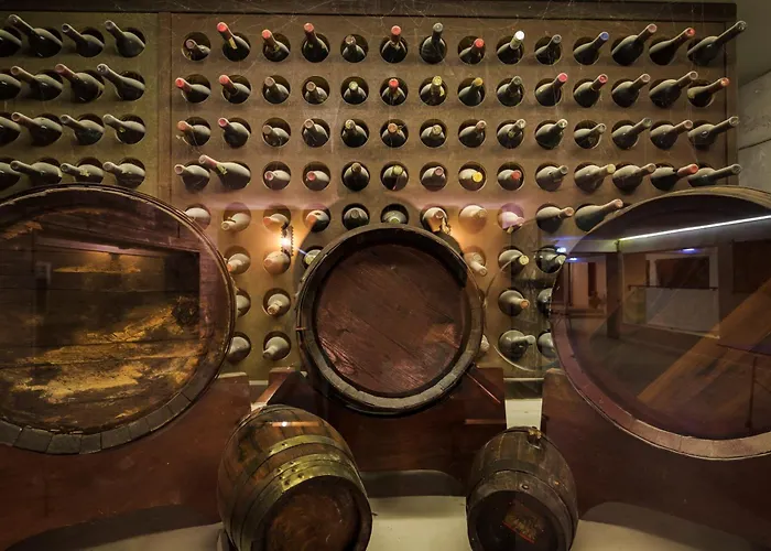 別荘 Spacious House With Sea View In Quelfes, Shared Pool *