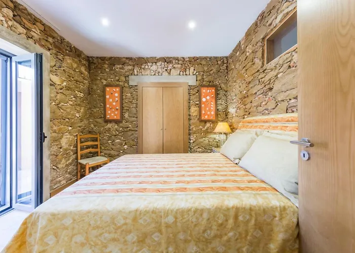 別荘 Spacious House With Sea View In Quelfes, Shared Pool Quelfes