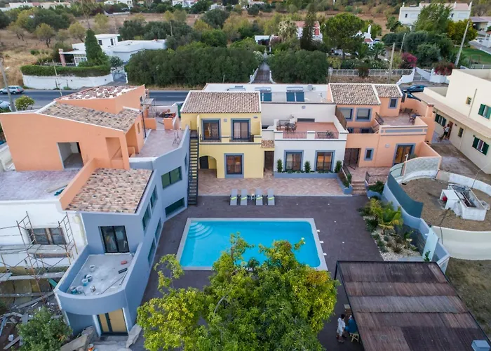 Spacious House With Sea View In Quelfes, Shared Pool *