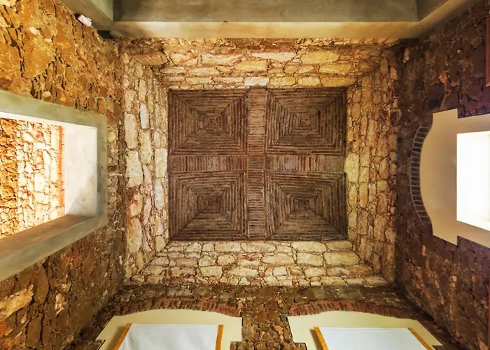 別荘 Spacious House With Sea View In Quelfes, Shared Pool