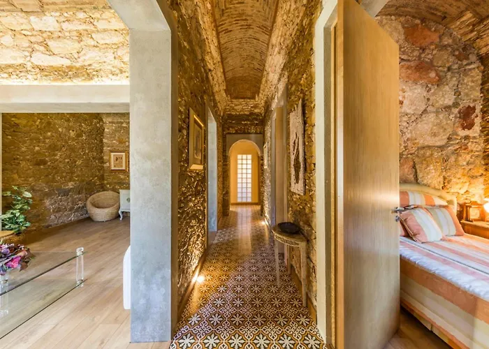 別荘 Spacious House With Sea View In Quelfes, Shared Pool