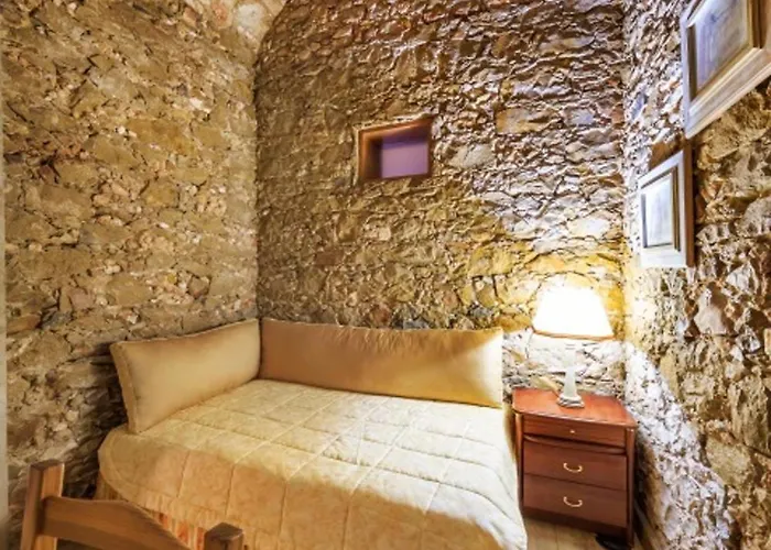 Spacious House With Sea View In Quelfes, Shared Pool * Quelfes