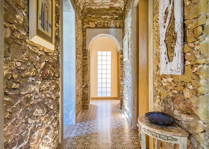 Spacious House With Sea View In Quelfes, Shared Pool