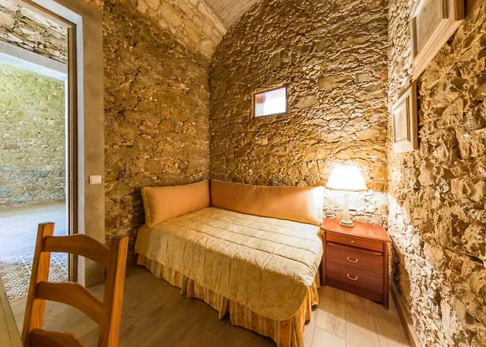 Spacious House With Sea View In Quelfes, Shared Pool *