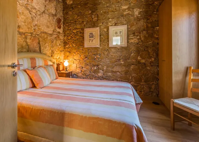 Spacious House With Sea View In Quelfes, Shared Pool Quelfes