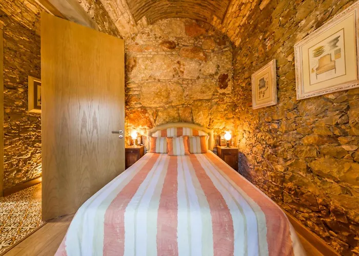 Spacious House With Sea View In Quelfes, Shared Pool 別荘 *